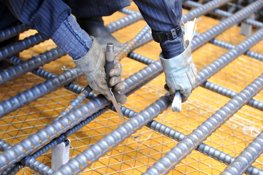picture of hands working with rebars